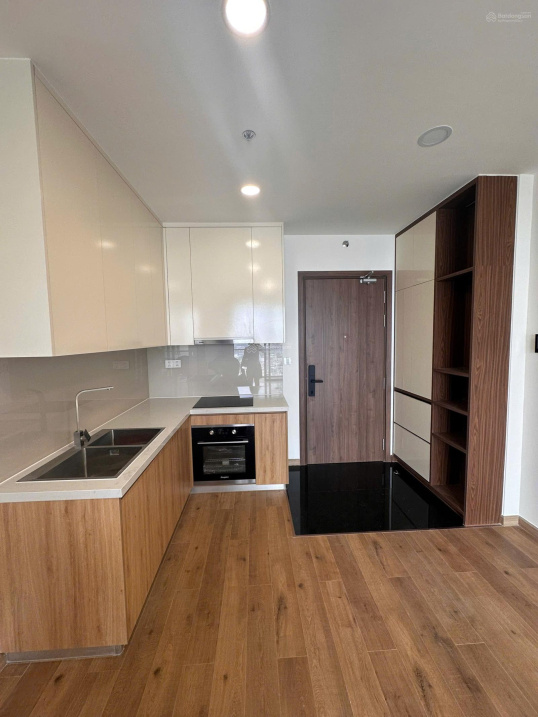 Modern Apartment with Basic Furnishings and Air Conditioning