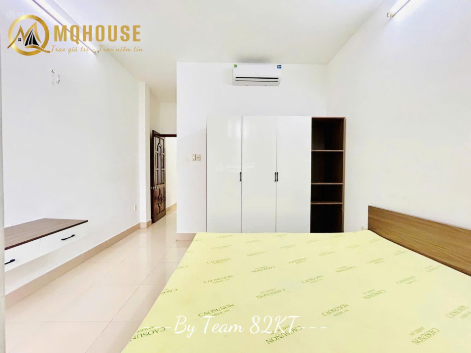 Modern 1 Bedroom Apartment with Balcony