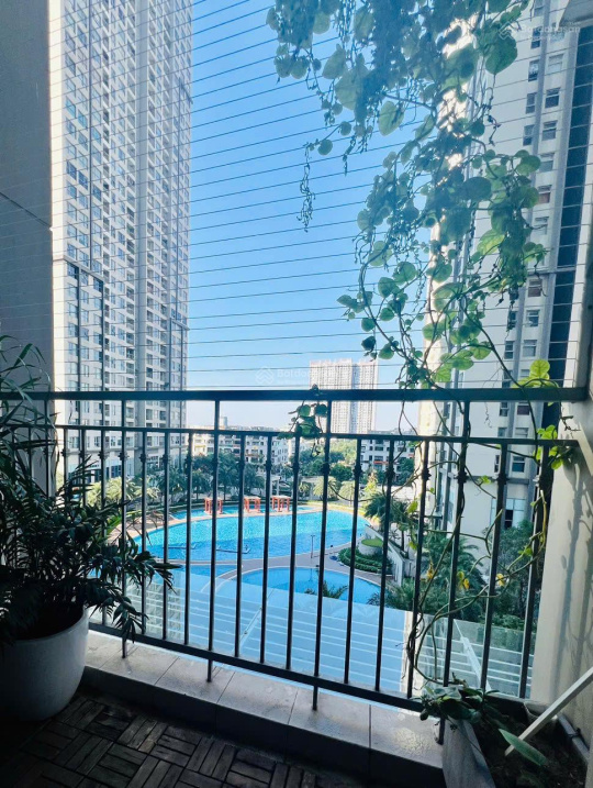 Modern 2-3 Bedroom Luxury Apartment with Pool View