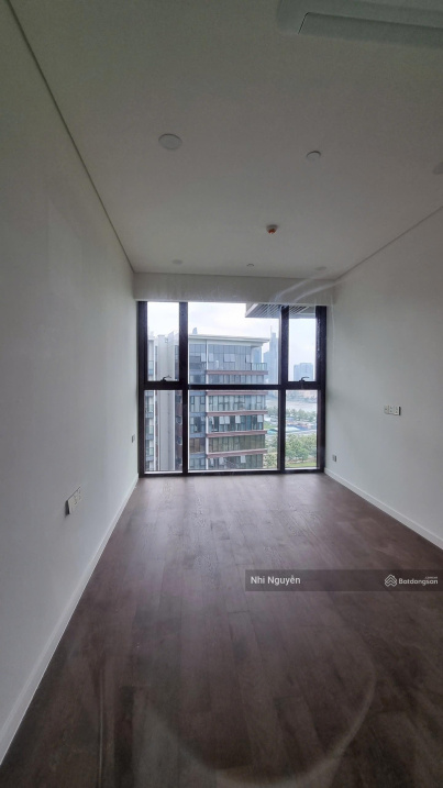 Luxurious 3-Bedroom Metropole Apartment with City Views