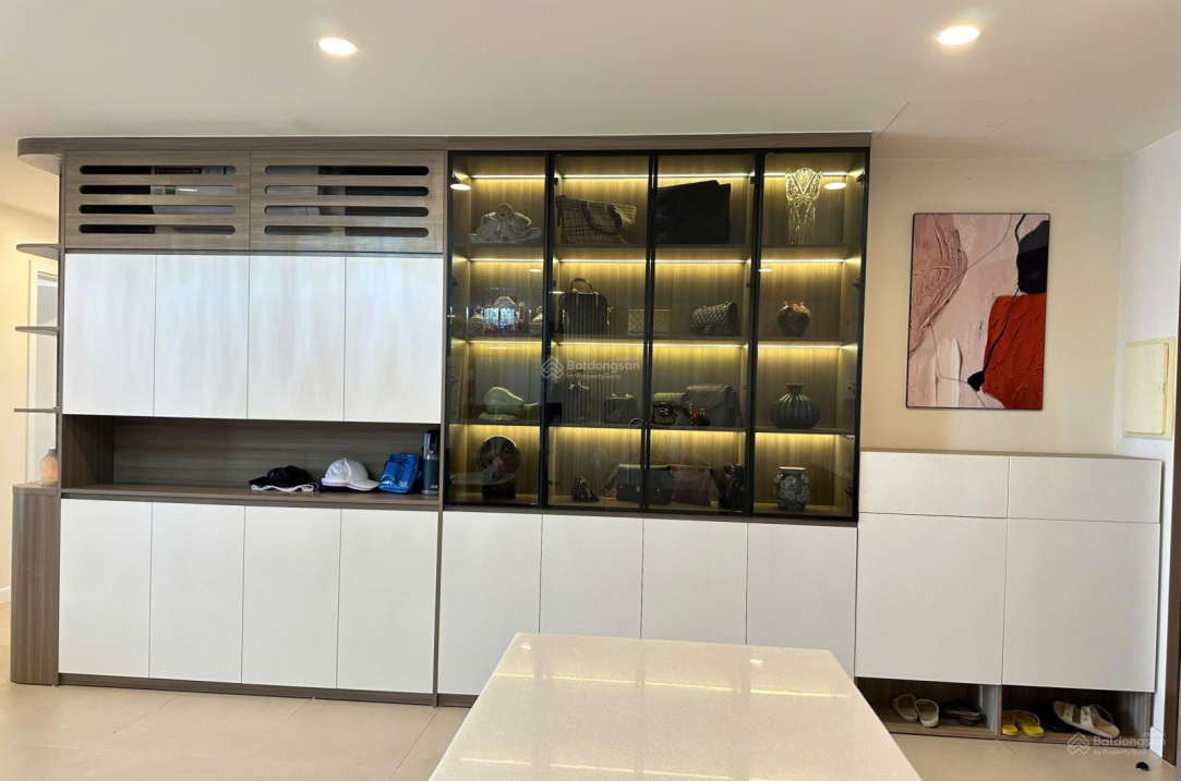 Modern 2-Bed Kosmo Apartment with City View