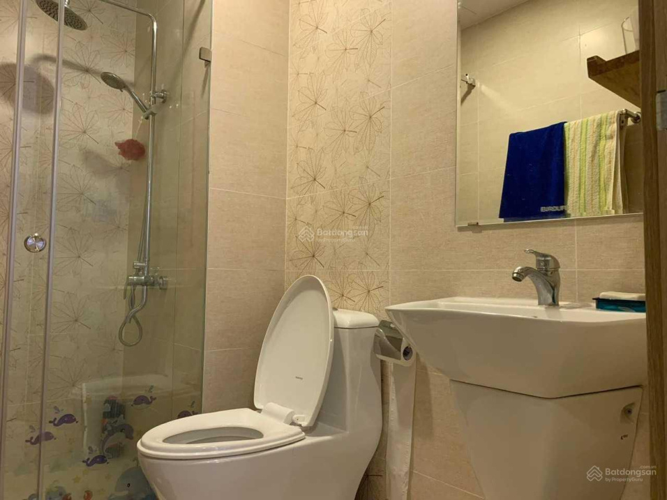 Spacious 2-Bedroom Apartment in Riva Park, Quận 4 with Saigon View