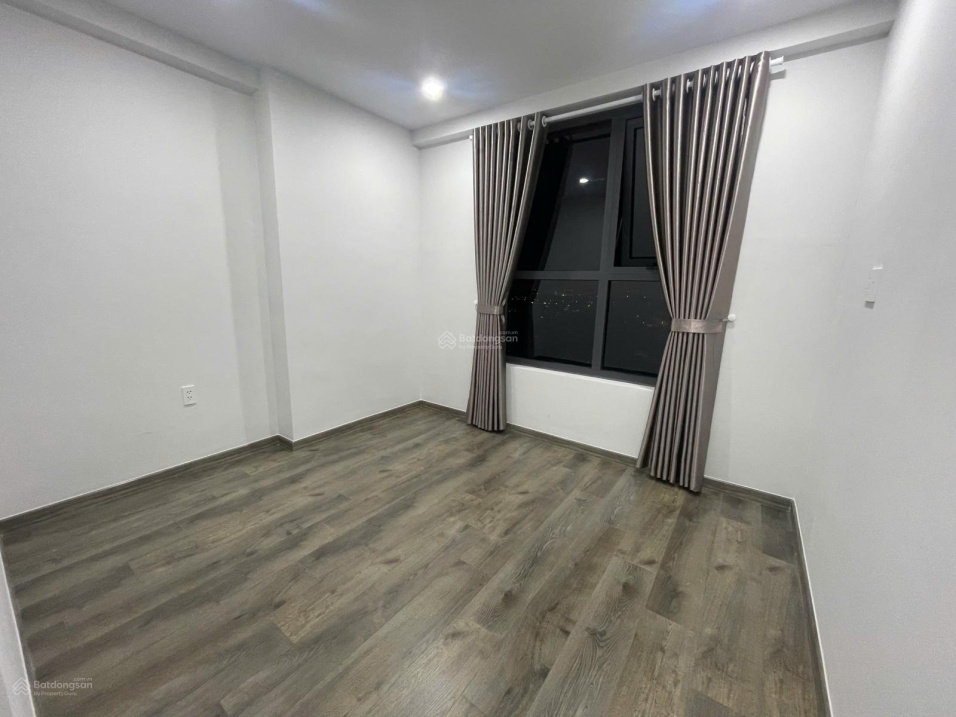 Modern 2-Bedroom Apartment in High-Rise Building