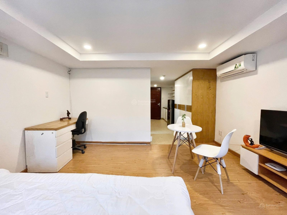 Modern Studio with Quality Furniture Near District 1