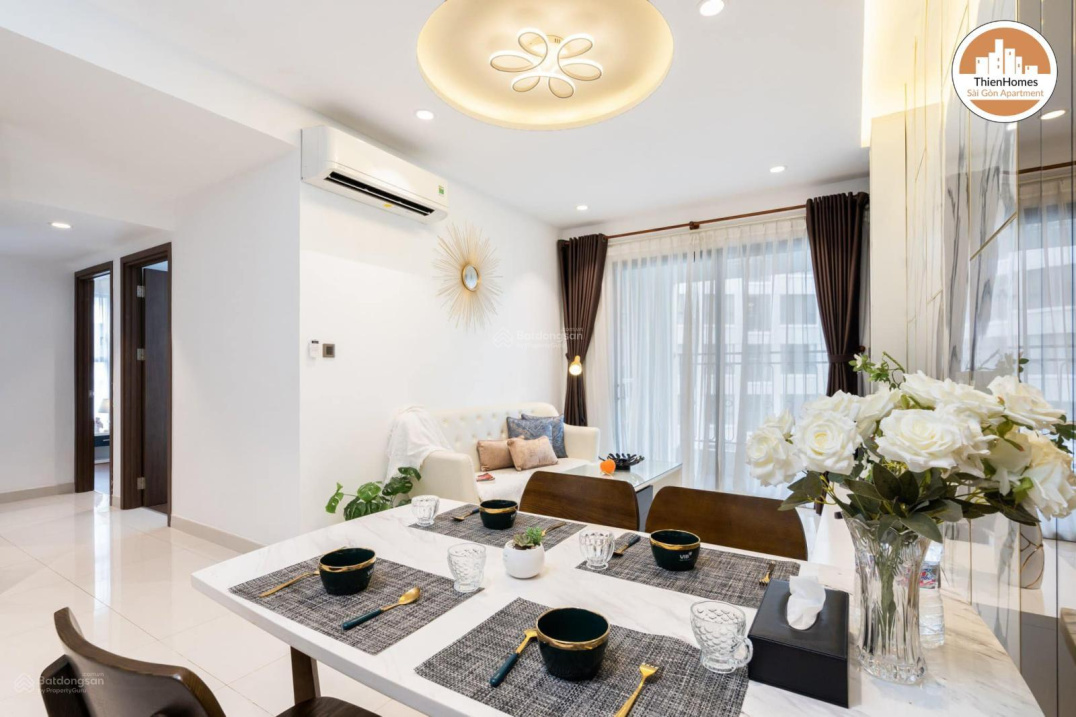Luxury 2-Bedroom Apartment with Pool View