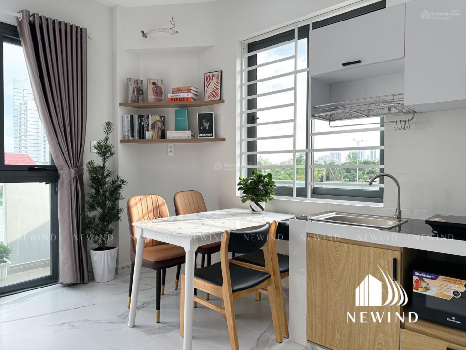 Modern Studio with Balcony in District 7