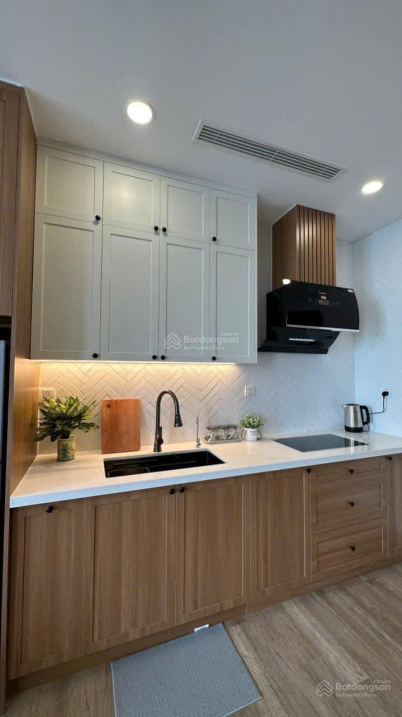 Modern Ocean Park Apartment with Designer Interior