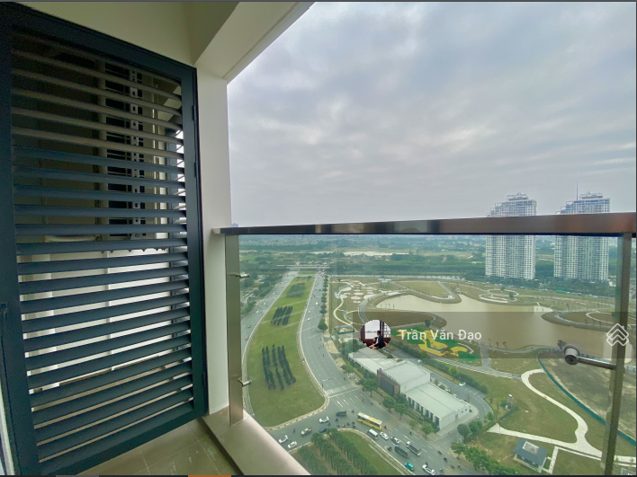 Large 3-Bedroom Apartment with City Views