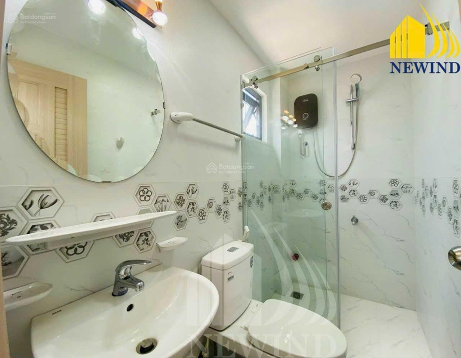 Modern Studio Apartment with Balcony in District 7