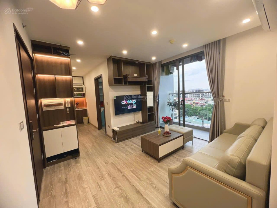 Modern 2-Bed Apartment with Lake View