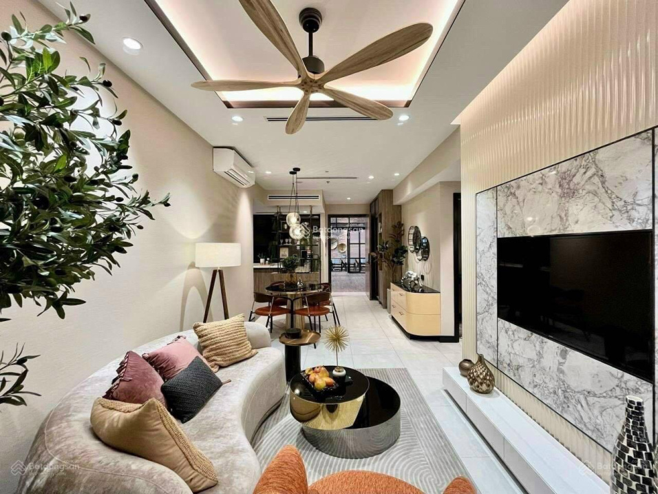 Modern 90m² Apartment with 2 Bedrooms in Tan Binh