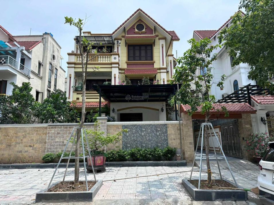 Spacious Villa with Modern Design for Rent