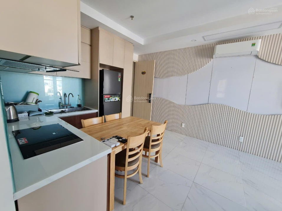 Modern 2-Bedroom Apartment with Designer Interior