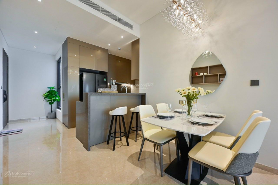 Modern 3-Bedroom Luxury Apartment with Designer Interior