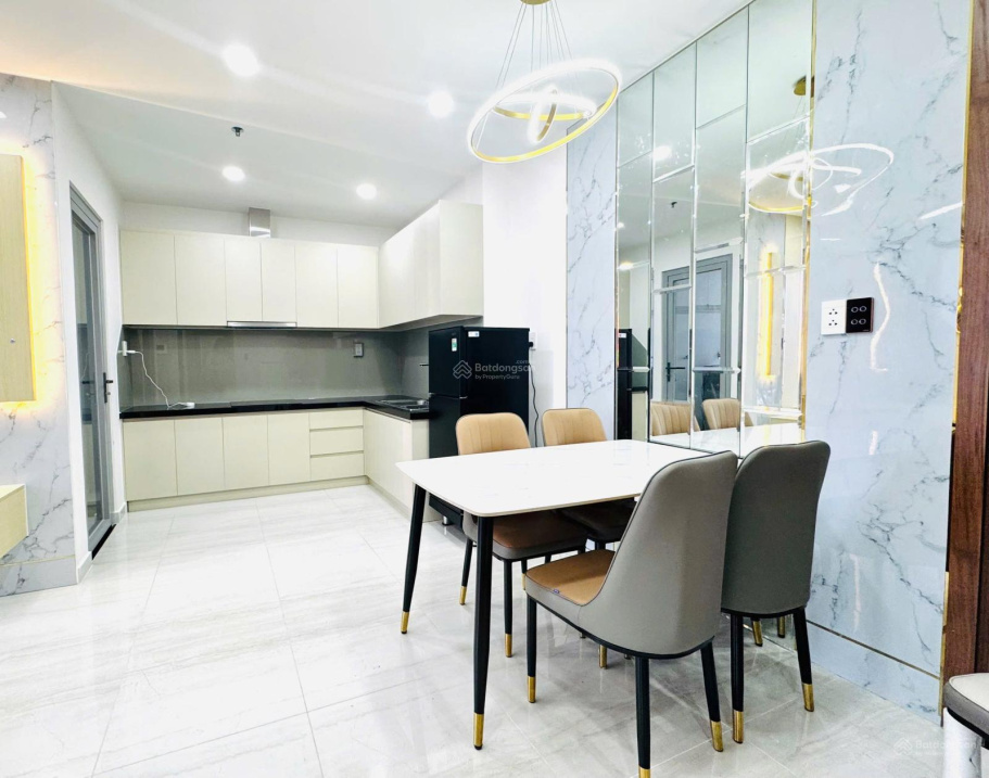 Modern 1-Bedroom Apartment with City Views