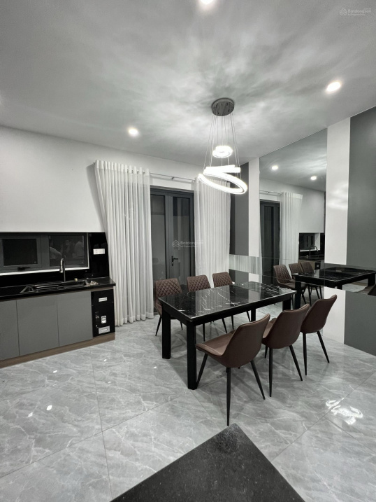 Modern 3-Bedroom House with Pool and Garden