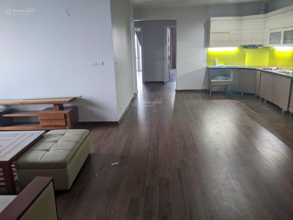 Spacious 156m² Corner Apartment with Park Views
