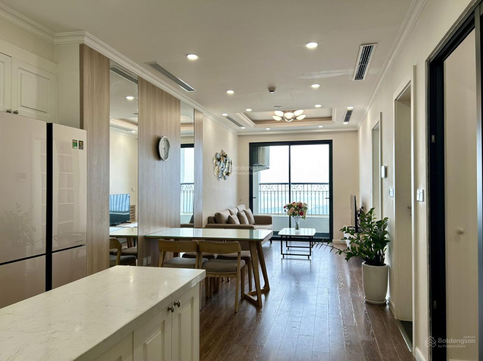Modern 2-Bedroom Apartment in Sunshine Riverside