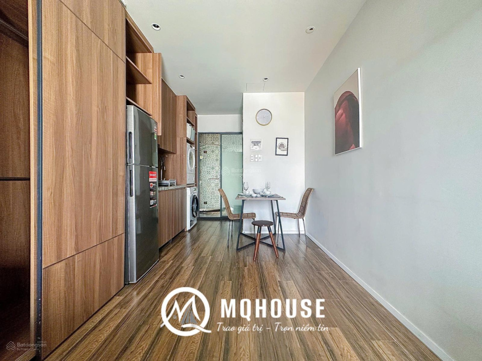 Modern Studio Apartment with Balcony in District 10