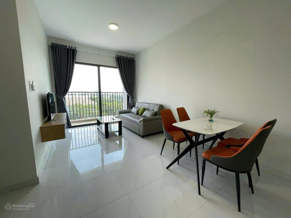 Modern 3-Bedroom Apartment with Lake View