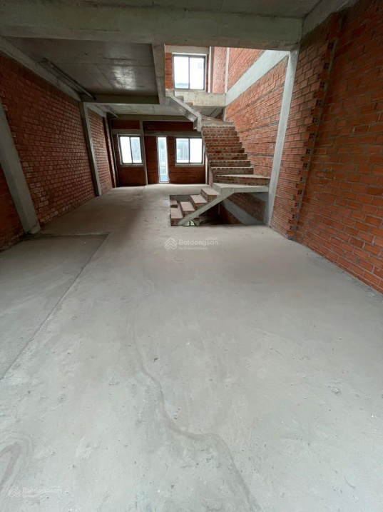 Three-Story 160m² House with Modern Design