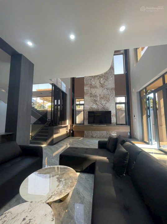 Modern 5-Bedroom Villa with Designer Interior
