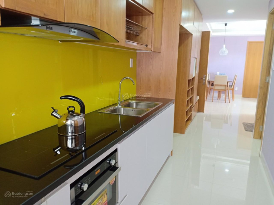 Modern 1-Bedroom Apartment at Riverside 90