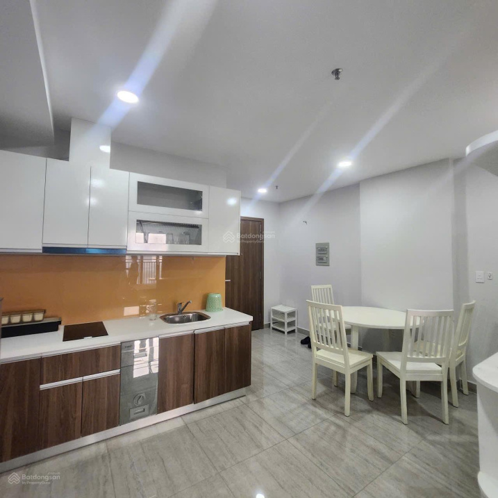 Modern 48m² Apartment with Balcony View