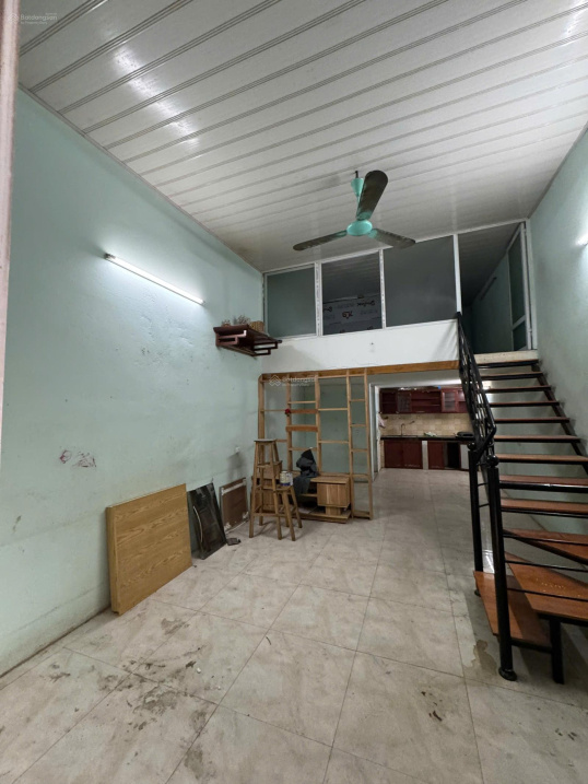 Clean House Near Schools with Attic and Kitchen