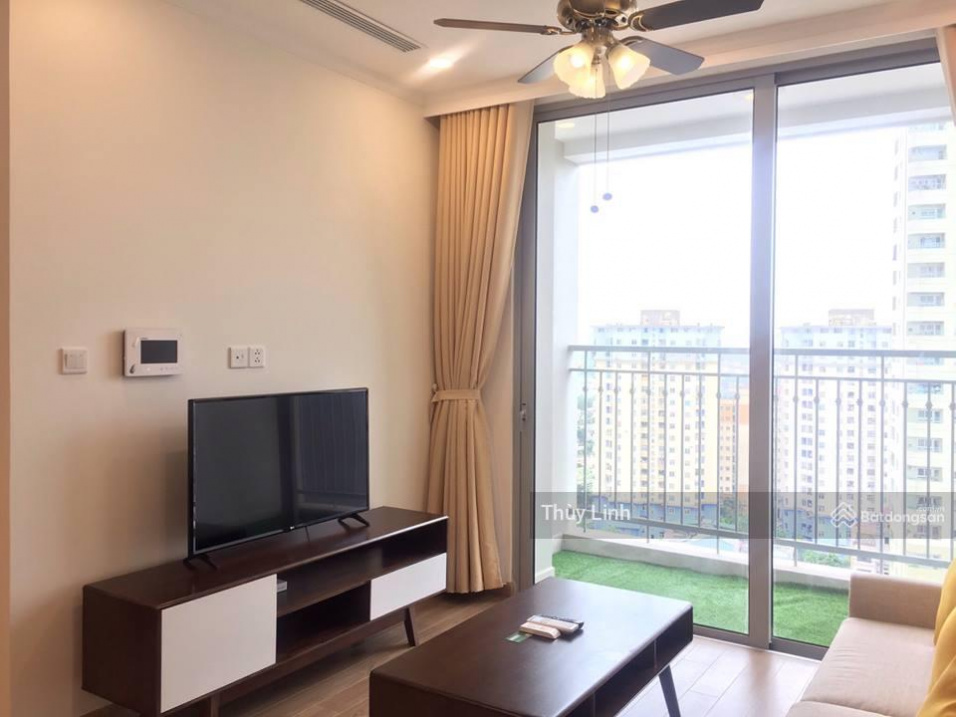 Modern 2-Bed Apartment with City Views