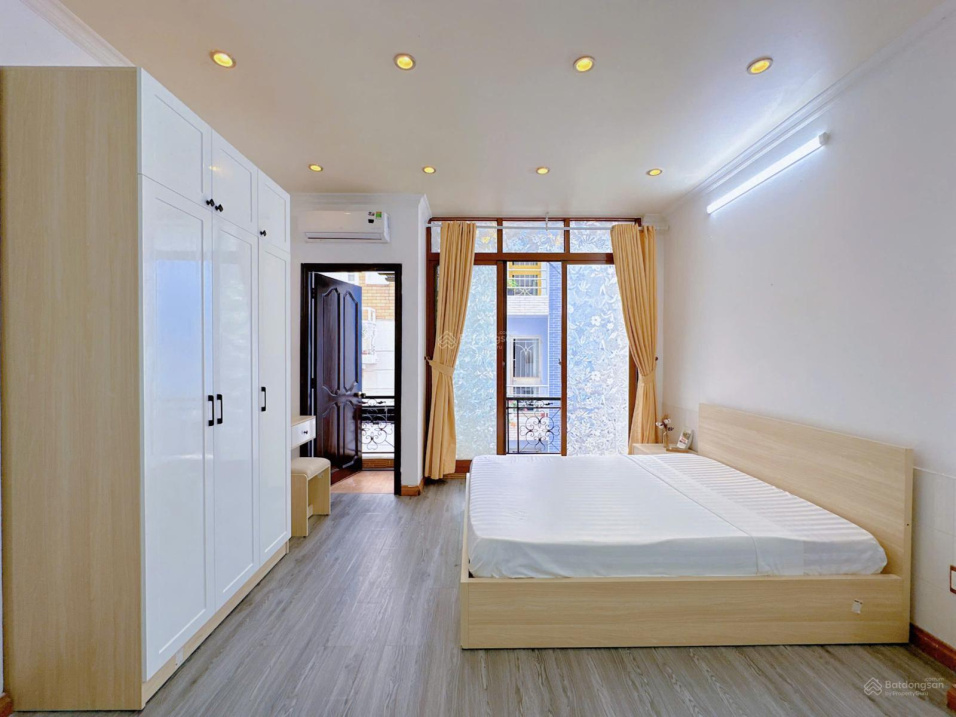 Modern Studio Apartment in Central District 1