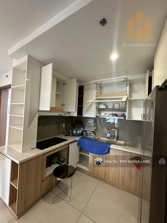 3-Bedroom Riverside Apartment with Modern Furnishings