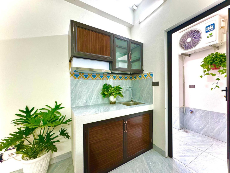 Modern Studio Apartment with Balcony Near University
