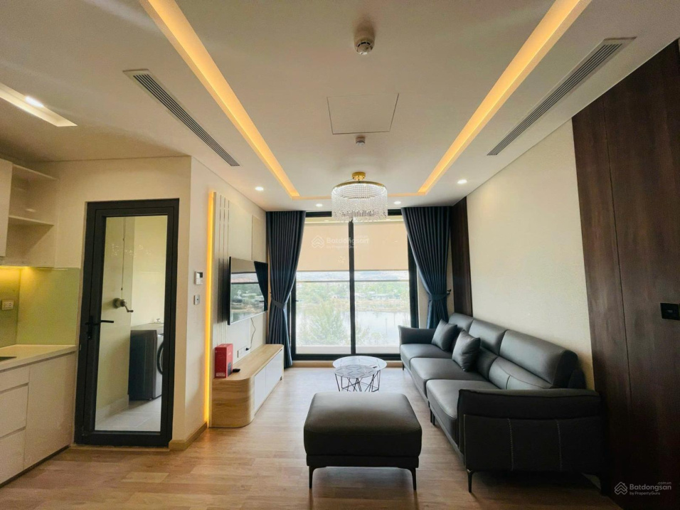 Luxury 2-Bed Riverside Apartment with River View