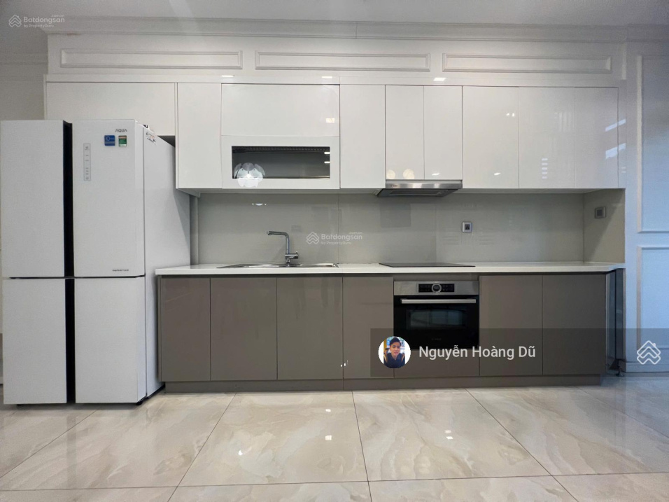 Modern 1-Bed Apartment with City Views