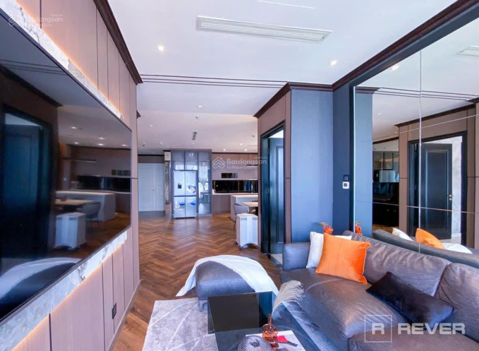 Modern Luxury Apartment with Designer Interior