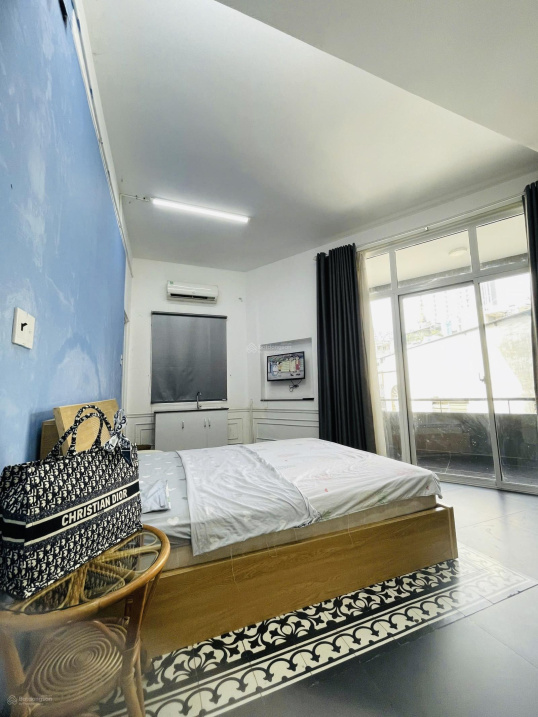 Modern Studio Apartment with Balcony in District 1