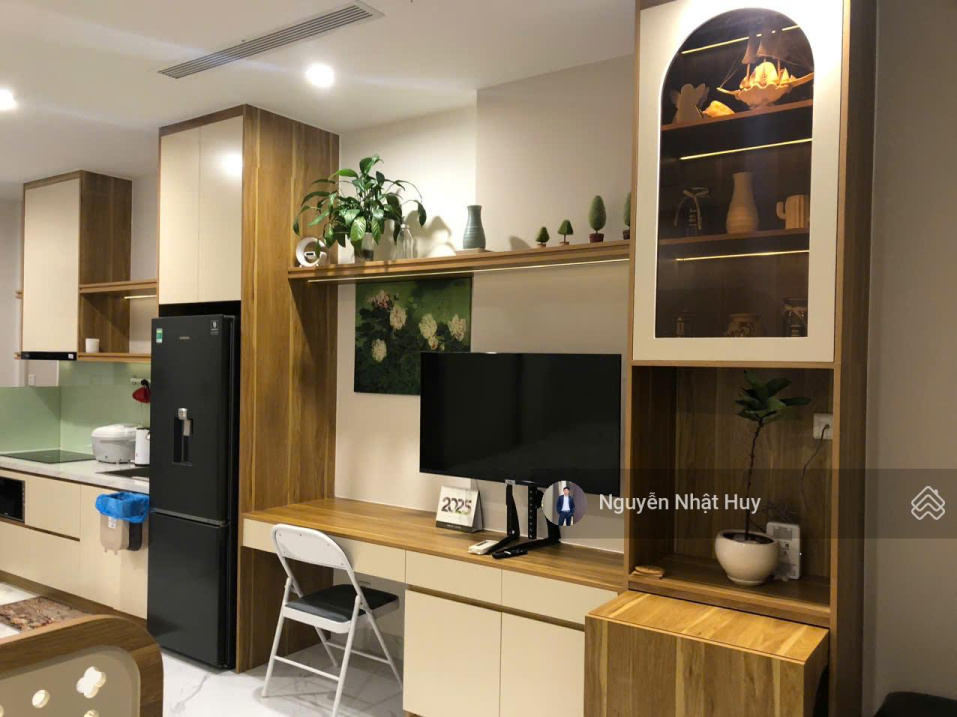 Studio Apartment Near Vinwonder with Pool View