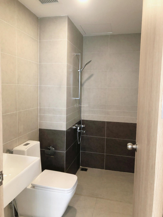 2 Bedroom Apartment in Q7 Boulevard with City View