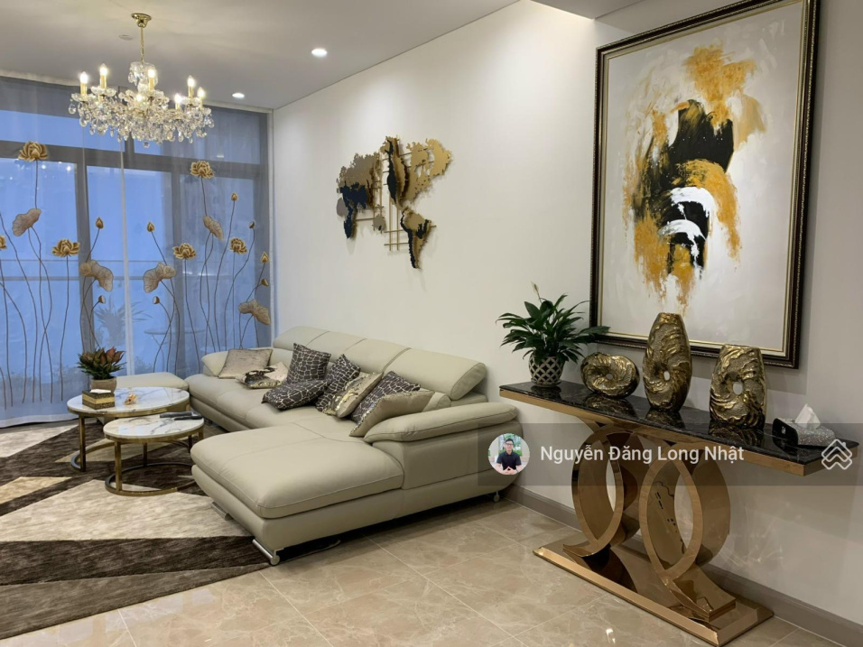 Luxurious 1-Bedroom Apartment with Designer Interior