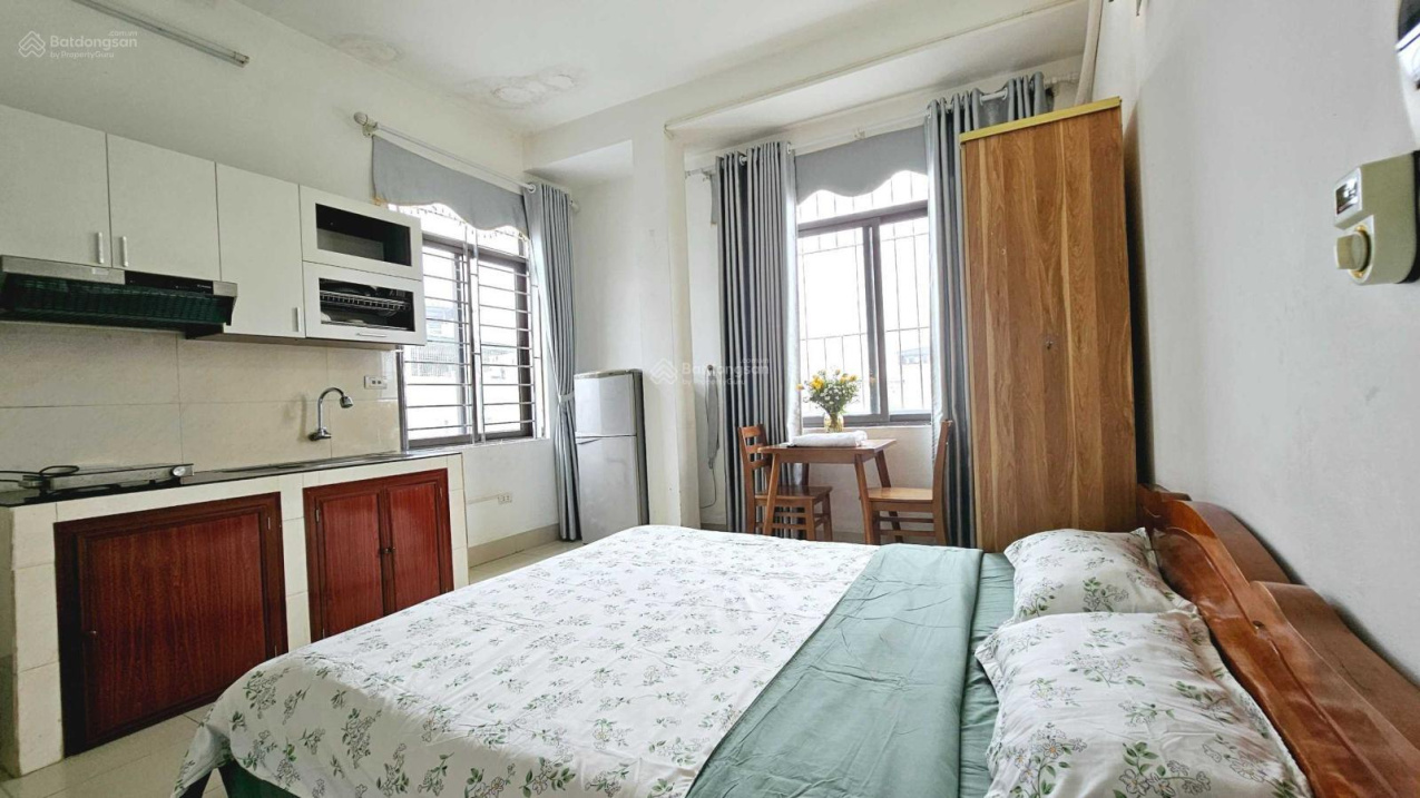 Furnished Studio with Window in My Dinh