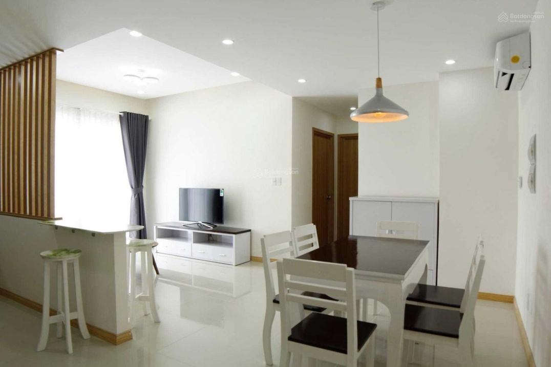 Large 2-Bed Corner Apartment in Jamona City