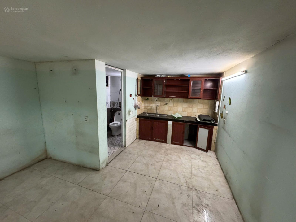 Clean House Near Schools with Attic and Kitchen