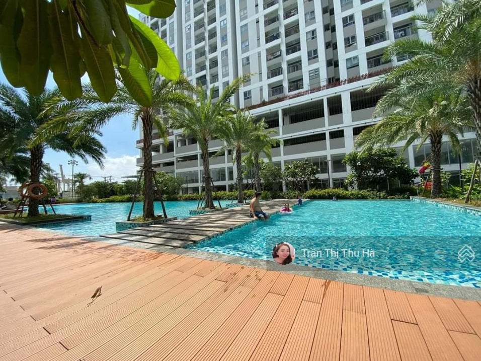 Modern 2-Bed Apartment with Pool in LuxGarden