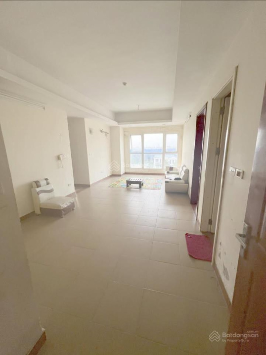 Spacious 3-Bedroom Apartment with Two Loggias