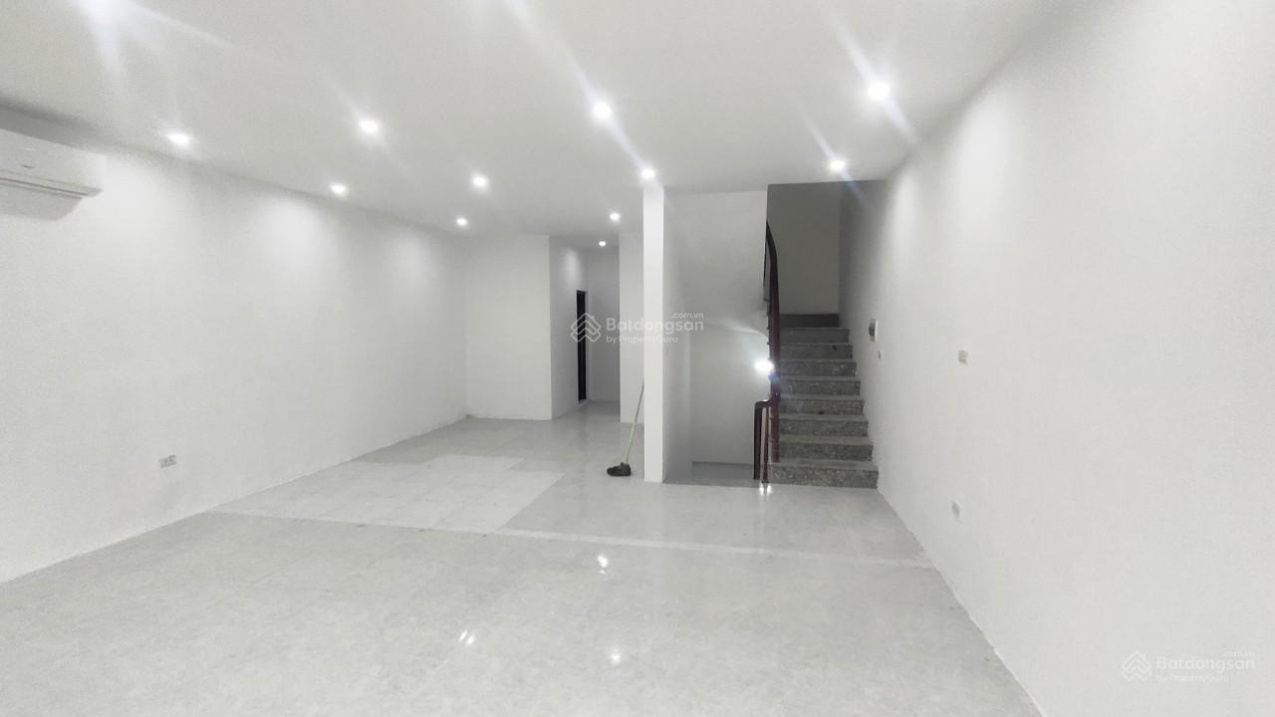 Spacious 75m² Townhouse with Air Conditioning