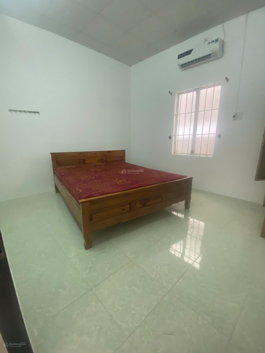 Spacious 3-Bedroom House with Pool Near Beach