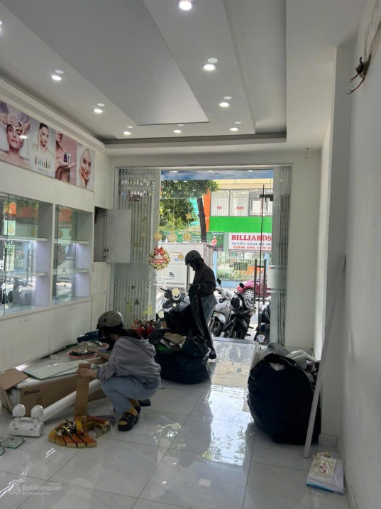 4-Bedroom Commercial House in Phu Nhuan District