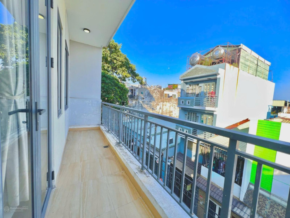 Modern Studio Apartment with Balcony in Go Vap