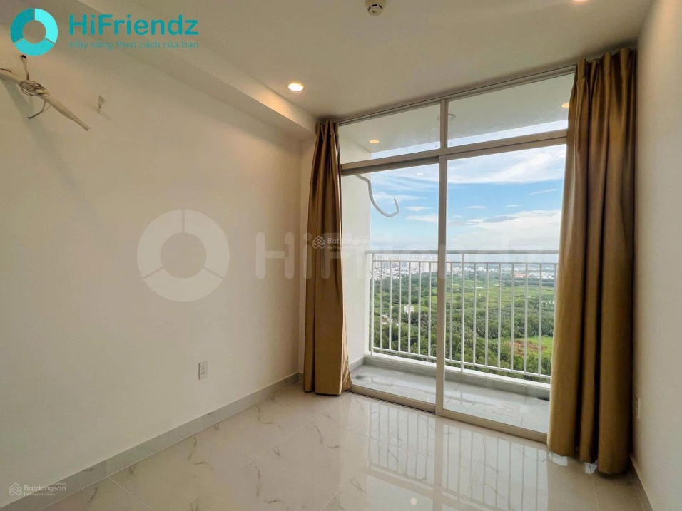 Modern 2-bedroom apartment with city views